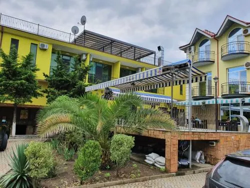 Delta Hotel - Image 1