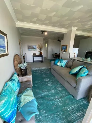 Aqua on Bribie 100 metres to Beach and Shops - Image 1