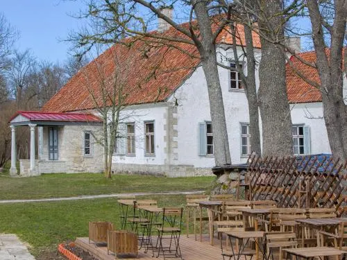 Pidula Moisa kulalistemaja - Pidula Manor - Image 1