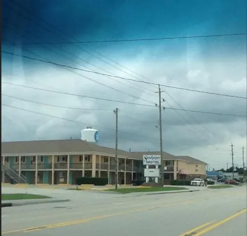 Sandpiper Motel - Image 1
