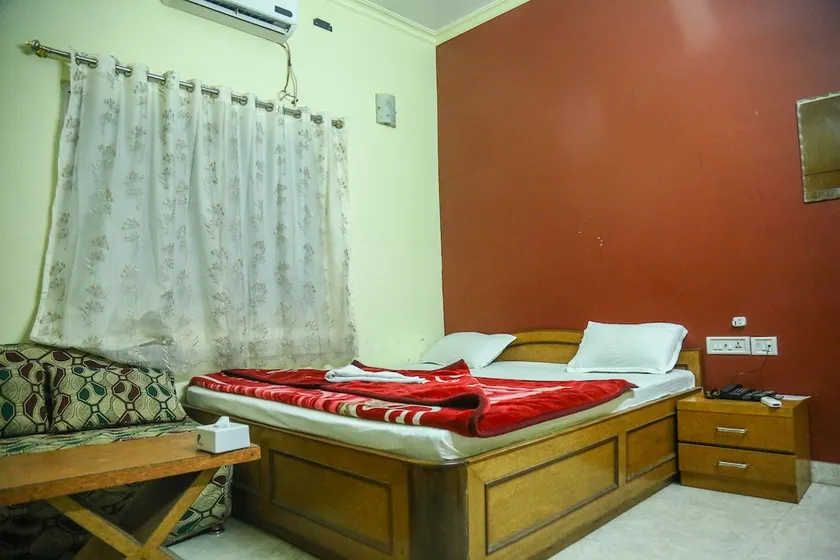 Town Hall Party Palace And Peace Garden Hotel by OYO Rooms - Image 1