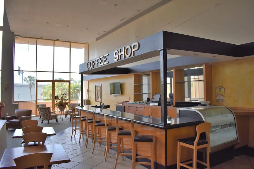APM Inn & Suites - Image 1