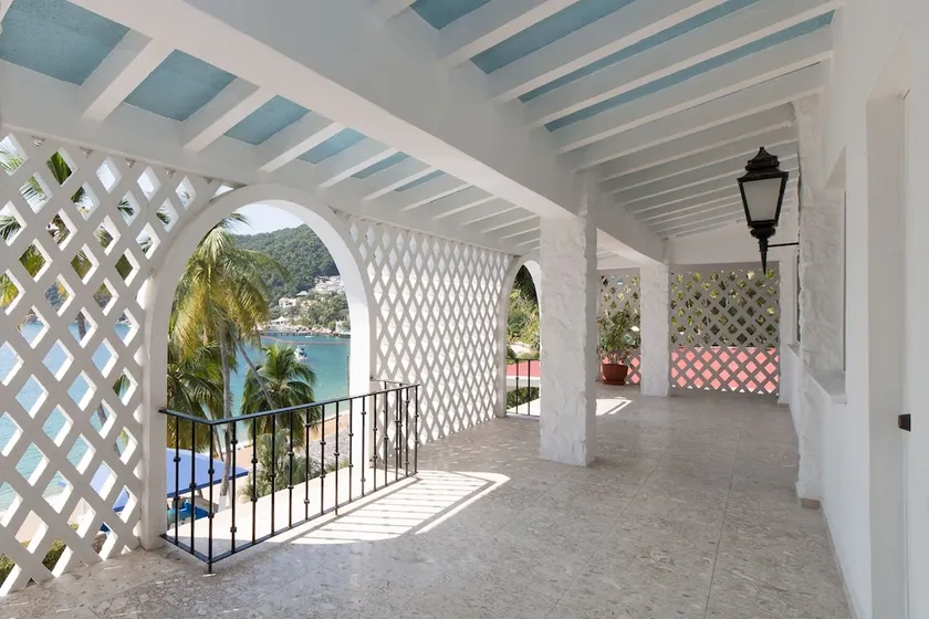 Maravillosa casa con 7 habitaciones, acceso directo a playa pichilingue, bahía de puerto marqués, zona diamante Acapulco - Image 1