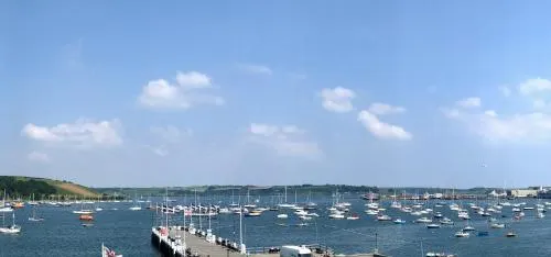 Large central Falmouth apartment with views and parking - Image 1