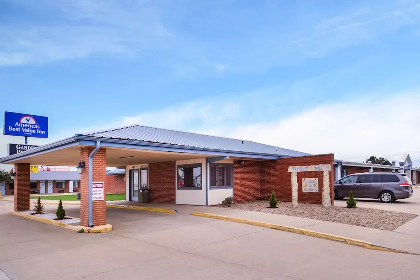 Best Western Garden Prairie Inn - Image 1