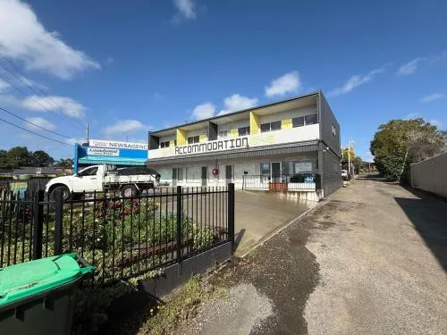 Aquatic Motor Inn & Laundromat - Image 1