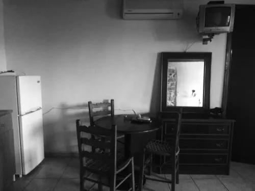 Filanthi Rooms - Image 1