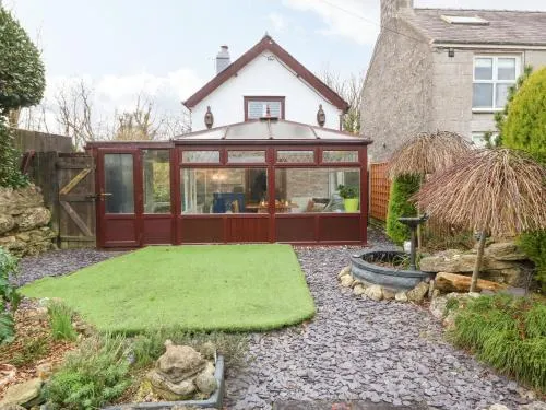 The Cottage, Marian-glas - Image 1