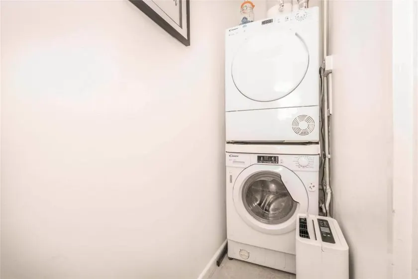 Impeccable 2-bed Apartment Close to City Centre - Image 1