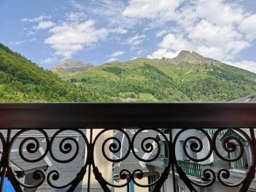 Duplex spacieux avec vue montagne au cœur de Cauterets, 6 à 8 pers, 3 chambres, 2 SDB - Image 1