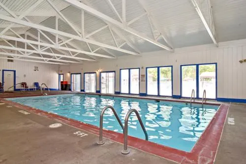 Williamsburg Camping Resort 38 ft. Park Model 5 - Image 1