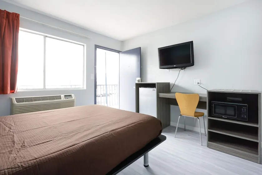 Motel 6 Montgomery - Image 1