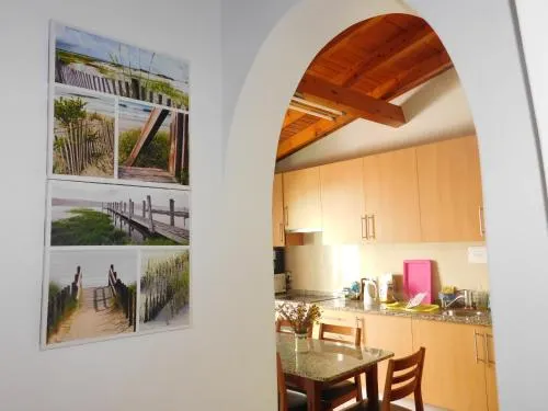 Dinas Guesthouse - Image 1