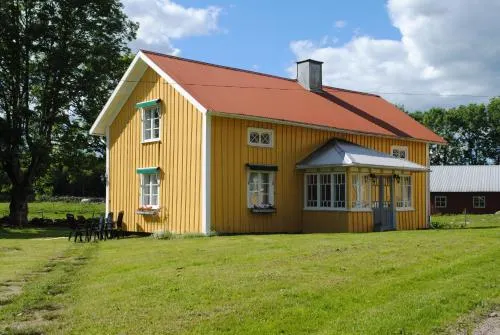 Hällstad Kronogård - Image 1