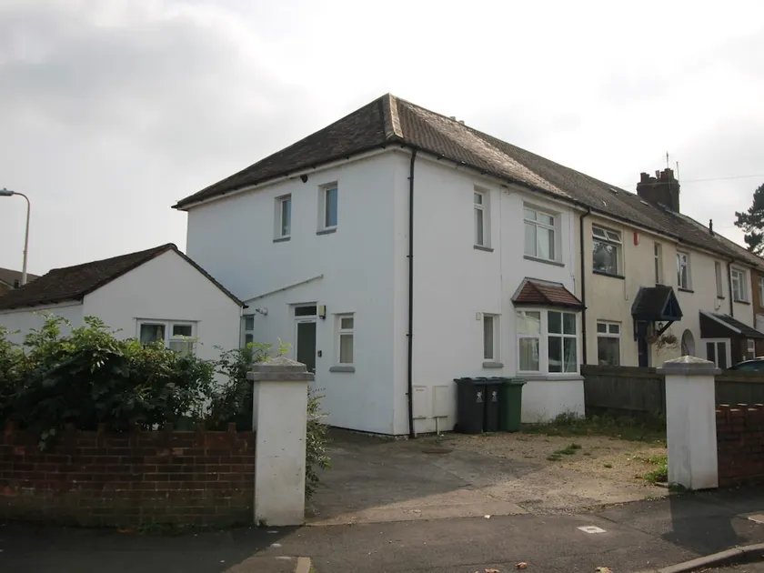 Cardiff Holiday Homes Park Avenue Apartments - Image 1