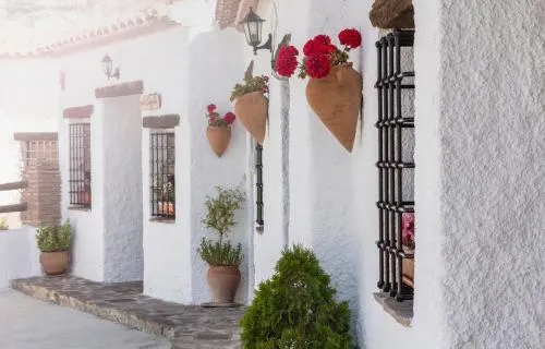Cuevas Al Qulayat - Image 1