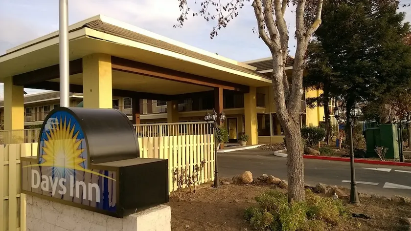 Days Inn by Wyndham Gilroy - Image 1