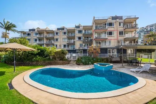 Mainsail Holiday Apartments - Image 1