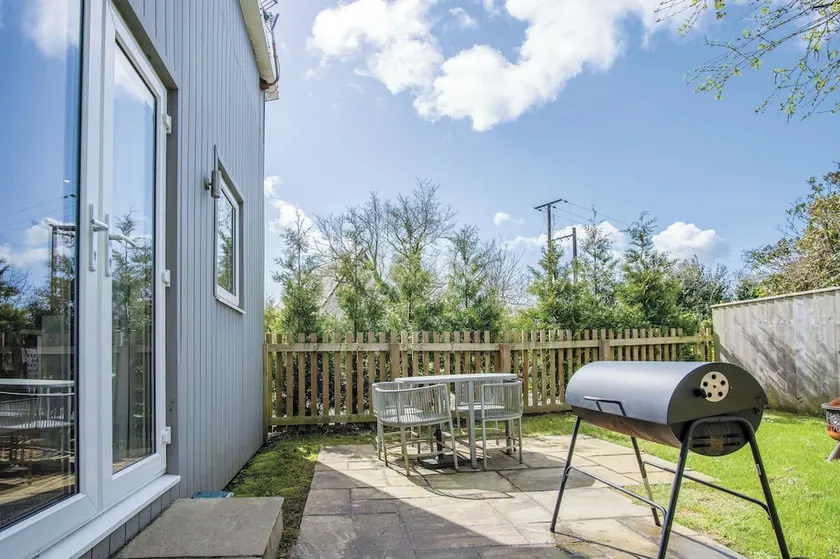 Skomer Lodge - Image 1