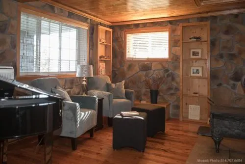 La Maison Bleue Du Lac Wallace - Image 1