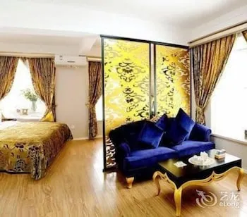 Chengdu House Hotel - Image 1
