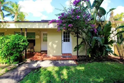 Tropical Getaway Studio-628B - Image 1