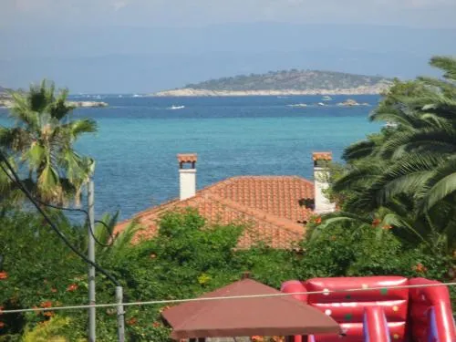 Maistros Holiday Home - Image 1