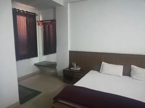 Shri Rajadhiraj Guest House - Image 1