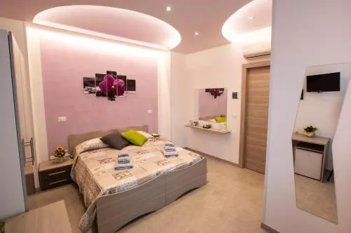 Cuneo Bed - Image 1
