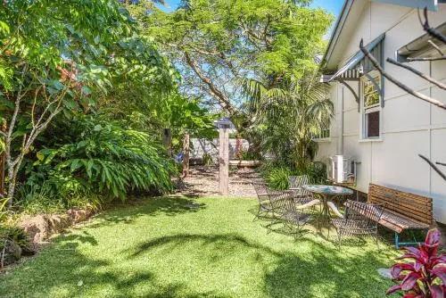 A SWEET ESCAPE - Byron Surf Cottage - walk to Byron - Image 1