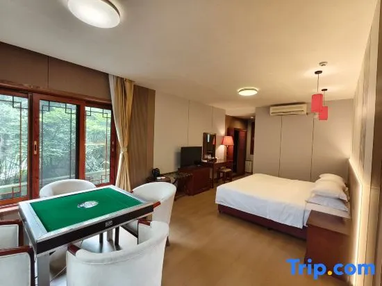 Fengxiangyuan Holiday Hotel - Image 1