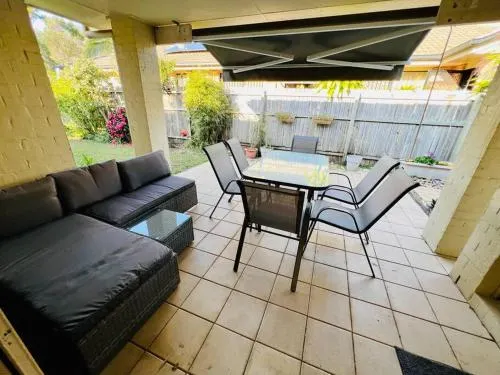 Sandstone Point Holiday Home - Image 1