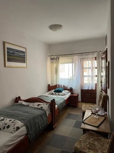 2 Poste?ová Izba S Kúpe??ou Emka V Penzion Trstená - Image 1