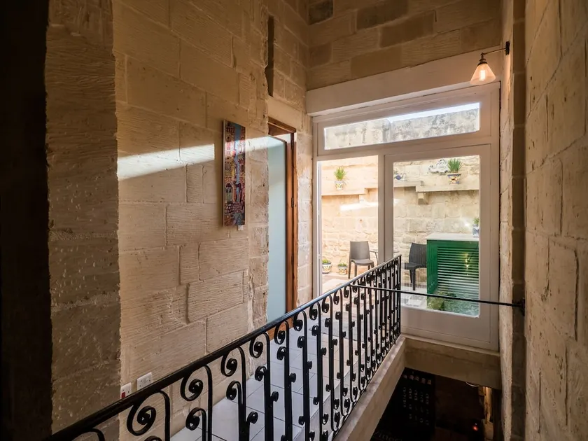 Julesy's BnB - Image 1