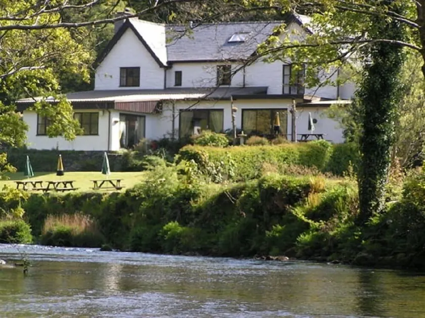 Dolbrodmaeth Riverside Hotel - Image 1