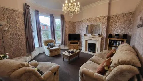 STAY at Southport Holiday Home sleeps 6 - Image 1