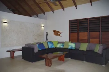 Tides Reach Beach House - Image 1
