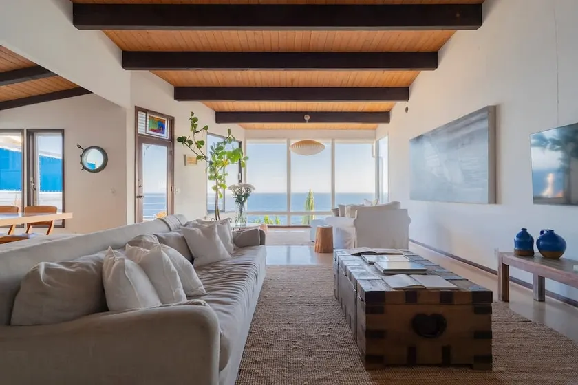 A Beachfront Bungalow on Malibu's Broad Beach - Image 1