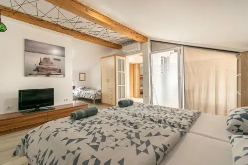 Hangar Apartments - Image 1