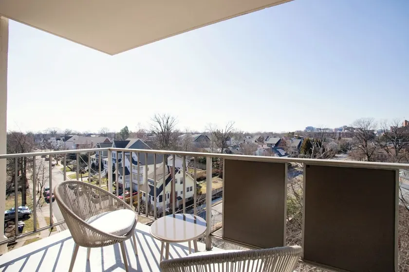 Executive Studio in Clarendon - Image 1