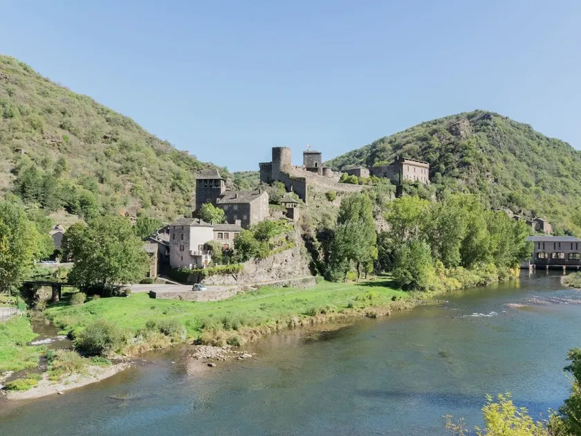 Gite Brousse le Chateau - Image 1