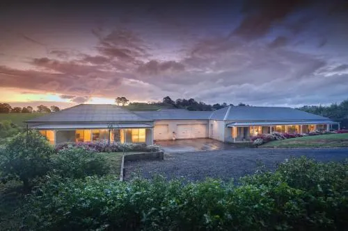 Emerald Lodge - Image 1