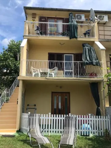 Redhill Apartments - Image 1
