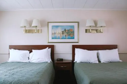Midway Motel & Cottages - Image 1