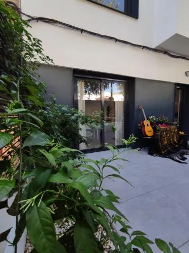 Bajo Luminoso en Barrio de Nervión - Image 1