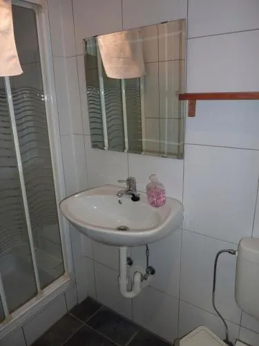 Manorhaus Apartments - Image 1