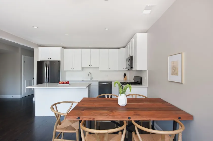 Deluxe Wicker Park Suites by Sonder - Image 1