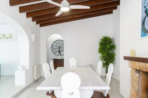 Casa de Sueños By Aldertons - Image 1