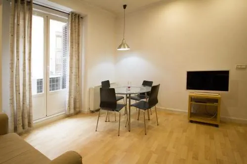 Foster Apartamentos Sol - Image 1