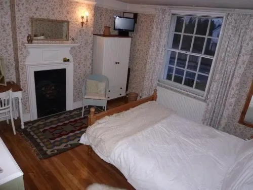 Manor Cottage Bed and Breakfast - Image 1